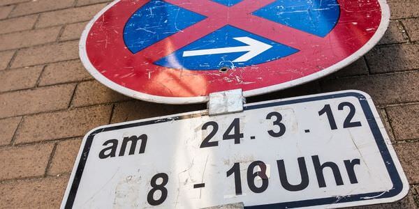 Mobiles Halteverbotsschild mit Zusatzschild für Datum und Uhrzeit – Halteverbotszone Pfungstadt