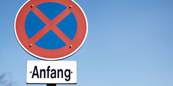 Halteverbotsschild mit Zusatzschild „Anfang“ – Halteverbotszone in Pfungstadt